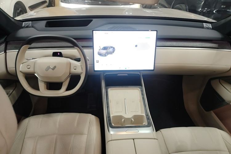 Used ONVO Luxeed L90 2025 Model—Max Six-Seater Version Center Console