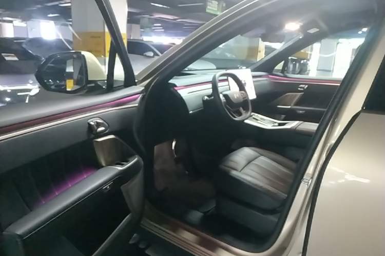 Used ONVO Luxeed L90 2025 Model—Ultra Six-Seater Version Driver Seat
