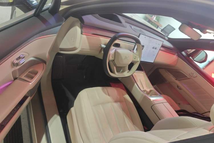 Used ONVO Luxeed L90 2025 Model—Max Six-Seater Version Driver Seat