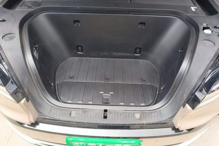 Used ONVO Luxeed L90 2025 Model—Max Six-Seater Version Engine Bay