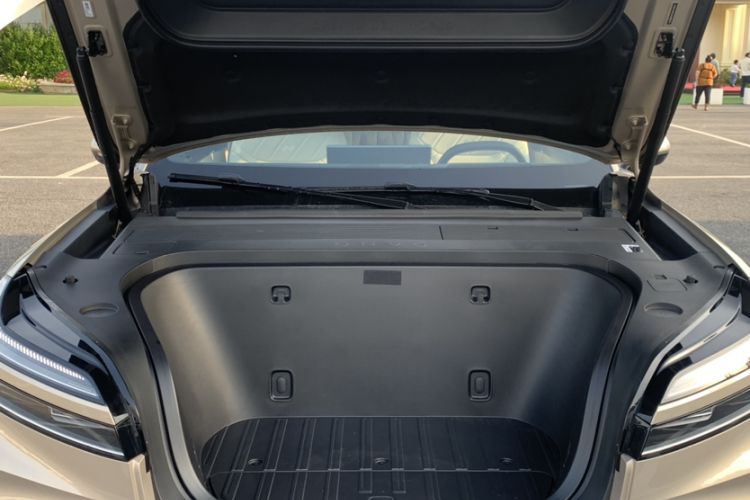 Used ONVO Luxeed L90 2025 Model—Ultra Six-Seater Version Engine Bay