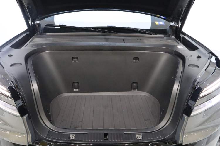 Used ONVO Luxeed L90 2025 Model—Ultra Six-Seater Version Engine Bay