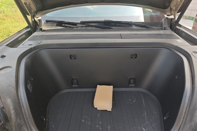 Used ONVO Luxeed L90 2025 Model—Max Six-Seater Version Engine Bay