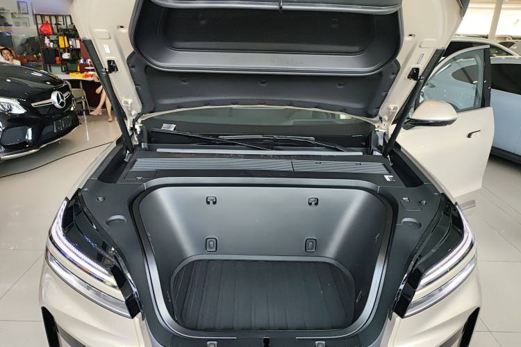 Used ONVO Luxeed L90 2025 Model—Ultra Six-Seater Version Engine Bay