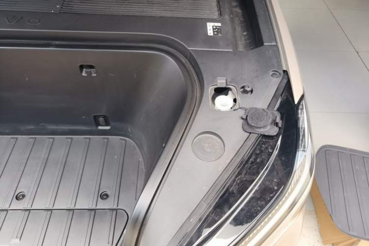 Used ONVO Luxeed L90 2025 Model—Max Six-Seater Version Engine Bay Left