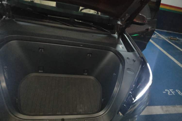 Used ONVO Luxeed L90 2025 Model—Max Six-Seater Version Engine Bay Left