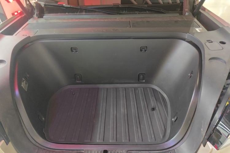 Used ONVO Luxeed L90 2025 Model—Max Six-Seater Version Engine Bay