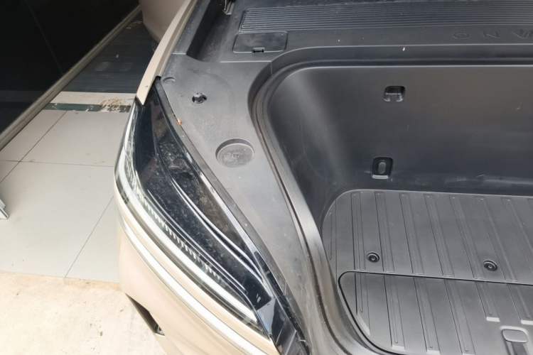 Used ONVO Luxeed L90 2025 Model—Max Six-Seater Version Engine Bay Right
