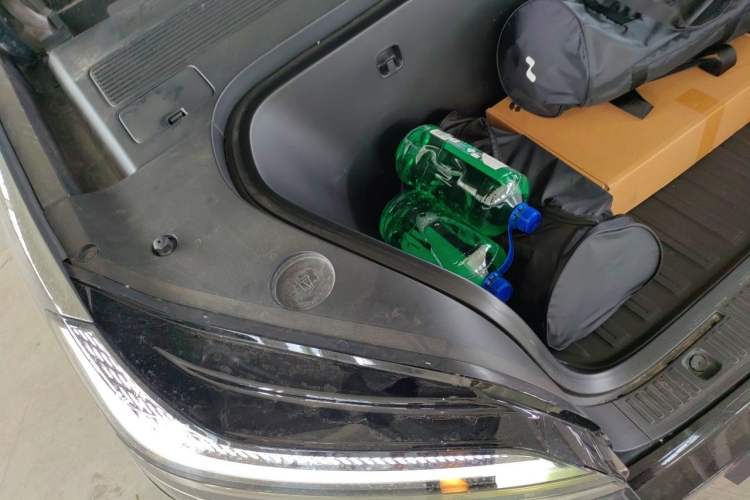 Used ONVO Luxeed L90 2025 Model—Ultra Six-Seater Version Engine Bay Right