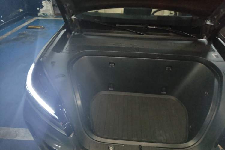 Used ONVO Luxeed L90 2025 Model—Max Six-Seater Version Engine Bay Right