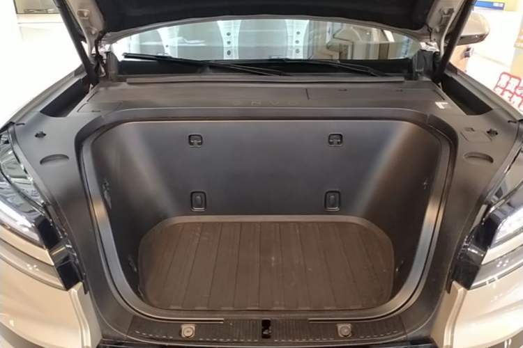 Used ONVO Luxeed L90 2025 Model Max Six-Seater 60-degree Battery Edition Engine Bay