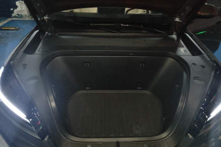 Used ONVO Luxeed L90 2025 Model—Max Six-Seater Version Engine Bay