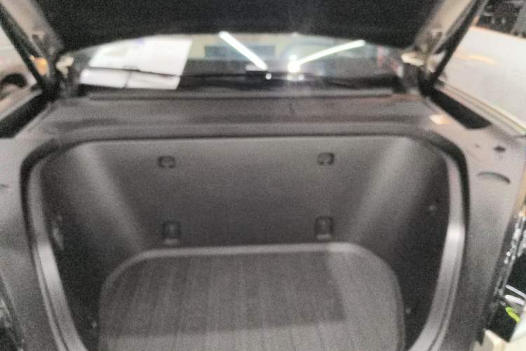 Used ONVO Luxeed L90 2025 Model—Max Six-Seater Version Engine Bay