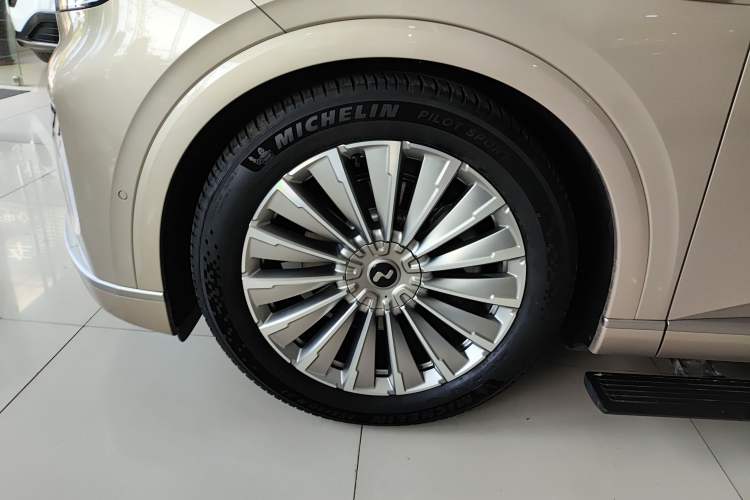 Used ONVO Luxeed L90 2025 Model—Ultra Six-Seater Version Exterior 2