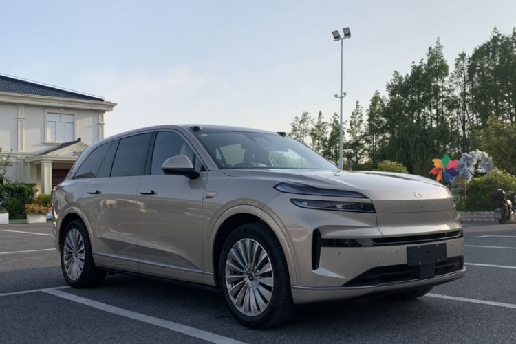 Used ONVO Luxeed L90 2025 Model—Ultra Six-Seater Version Exterior 3