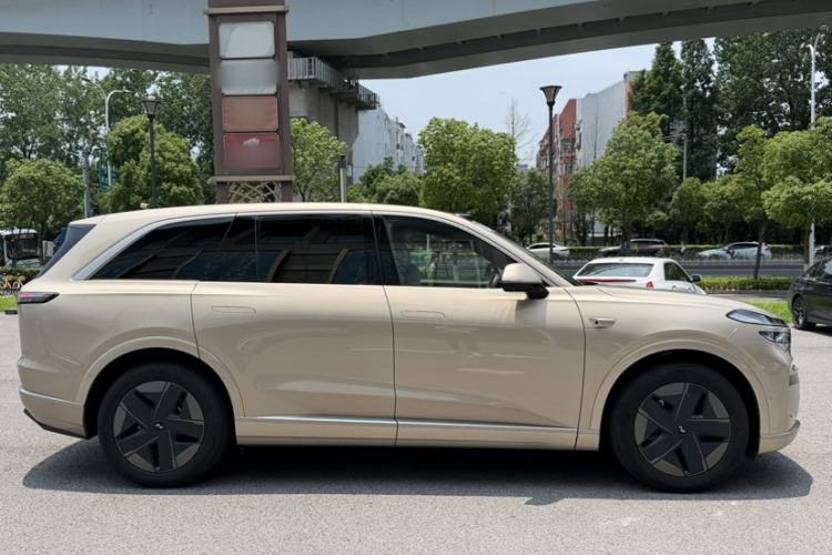 Used ONVO Luxeed L90 2025 Model—Max Six-Seater Version Exterior 3