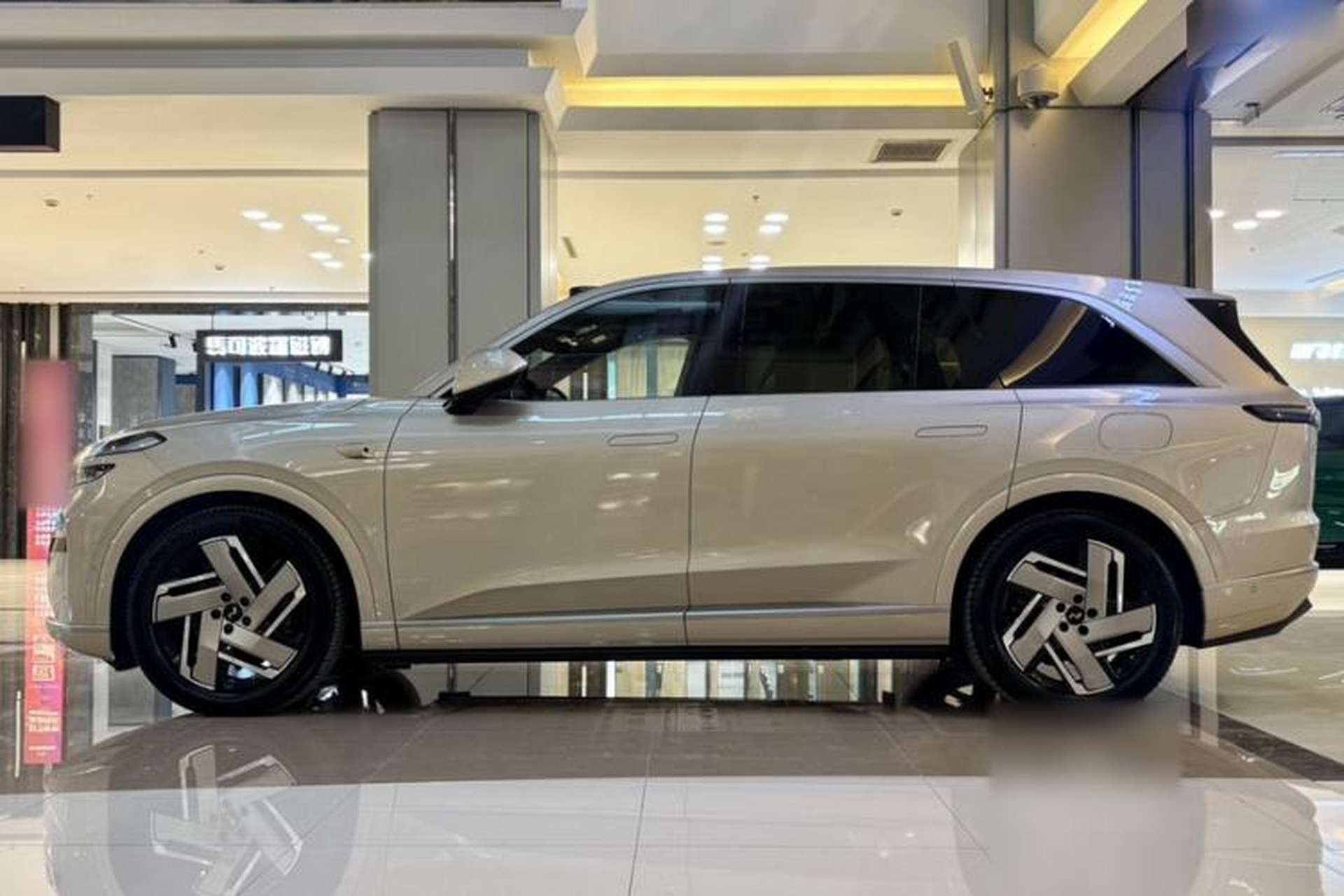 Used ONVO Luxeed L90 2025 Model—Ultra Six-Seater Version Exterior 5