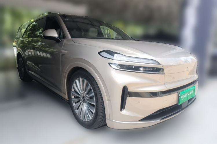 Used ONVO Luxeed L90 2025 Model—Max Six-Seater Version Front Right 45 Deg