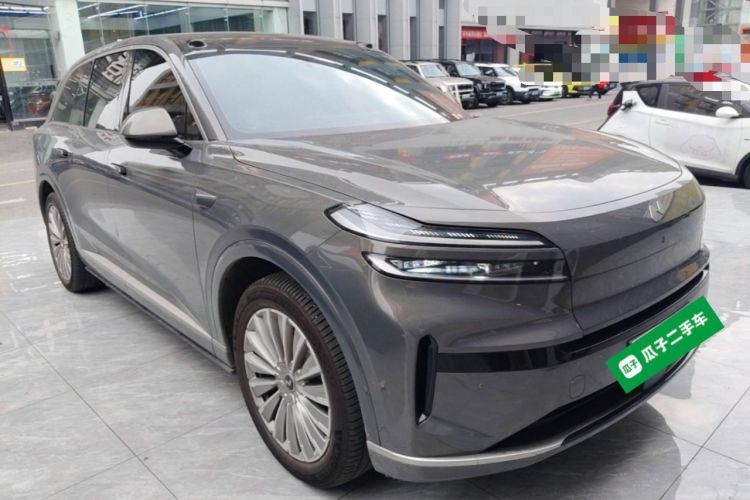 Used ONVO Luxeed L90 2025 Model—Ultra Six-Seater Version Front Right 45 Deg
