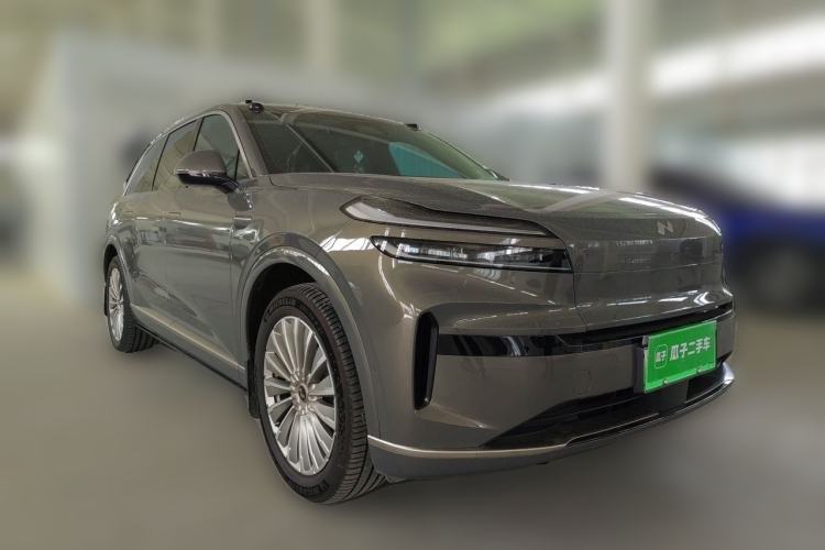 Used ONVO Luxeed L90 2025 Model—Ultra Six-Seater Version Front Right 45 Deg