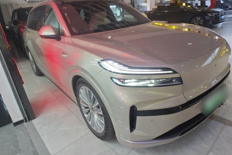 Used ONVO Luxeed L90 2025 Model—Max Six-Seater Version Front Right 45 Deg