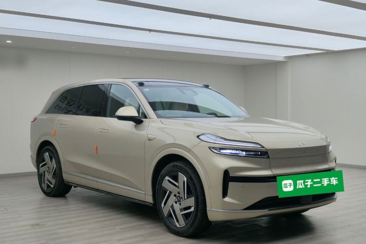 Used ONVO Luxeed L90 2025 Model—Ultra Six-Seater Version Front Right 45 Deg