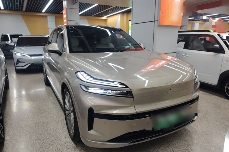 Used ONVO Luxeed L90 2025 Model—Max Six-Seater Version Front Right 45 Deg