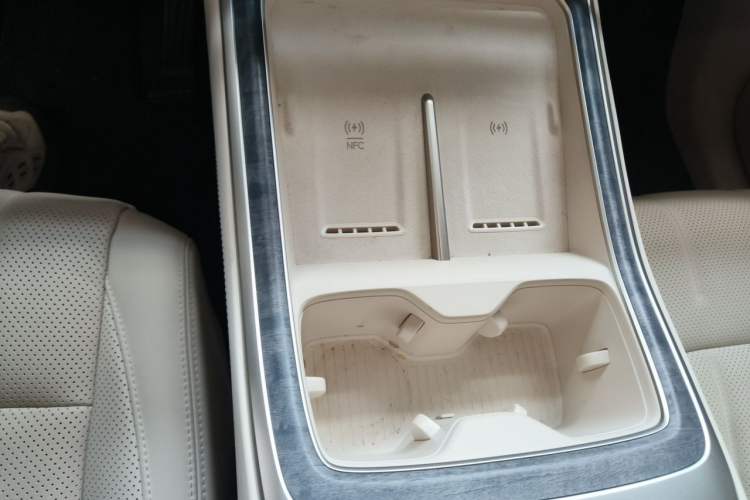 Used ONVO Luxeed L90 2025 Model—Max Six-Seater Version Gear Lever
