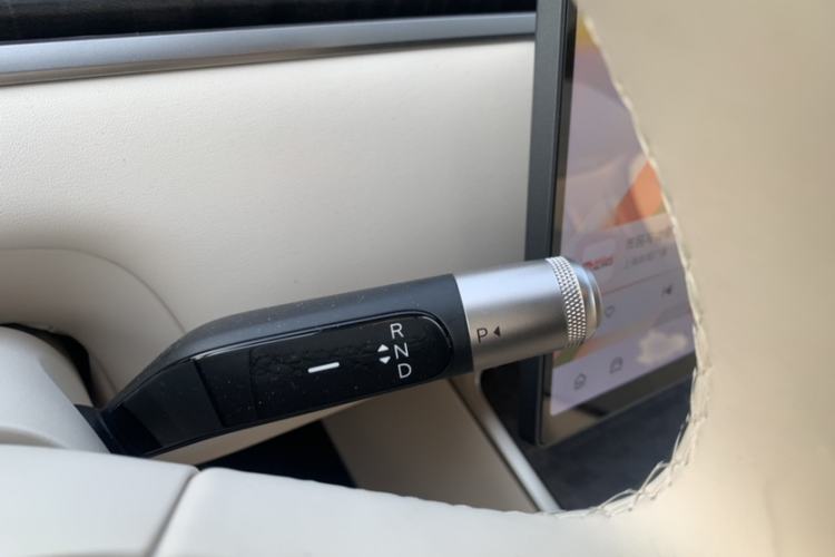 Used ONVO Luxeed L90 2025 Model—Ultra Six-Seater Version Gear Lever