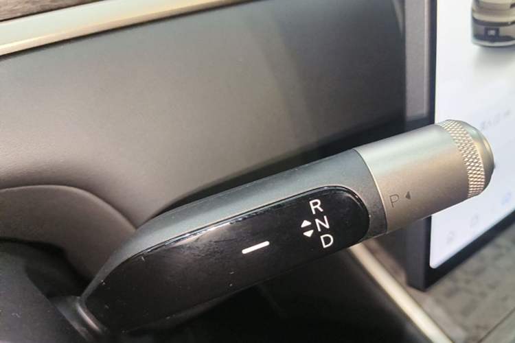 Used ONVO Luxeed L90 2025 Model Max Six-Seater 60-degree Battery Edition Gear Lever