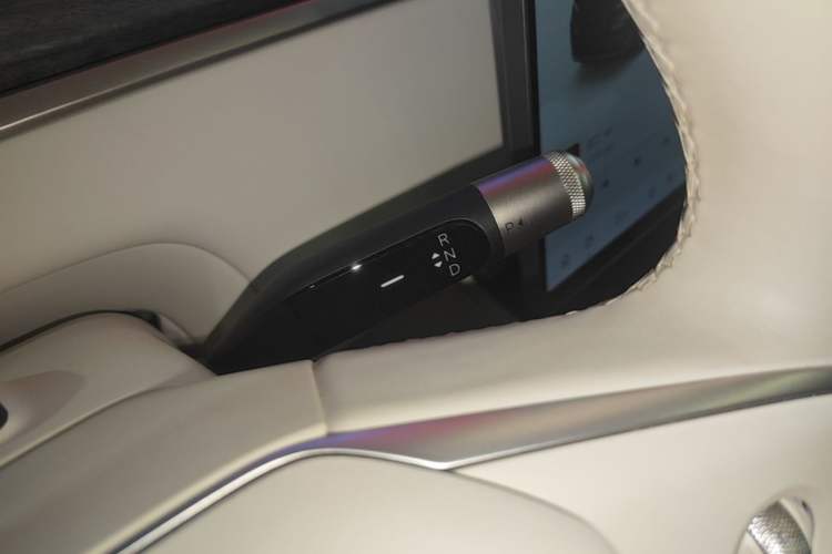 Used ONVO Luxeed L90 2025 Model—Max Six-Seater Version Gear Lever