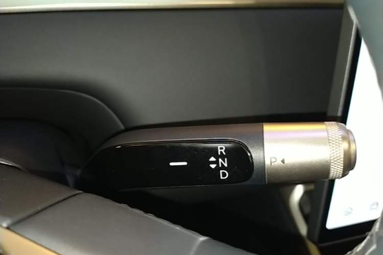 Used ONVO Luxeed L90 2025 Model Max Six-Seater 60-degree Battery Edition Gear Lever