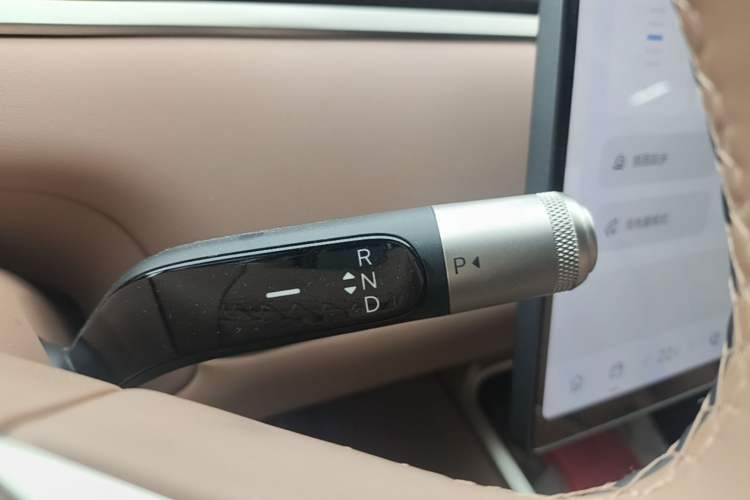 Used ONVO Luxeed L90 2025 Model—Max Six-Seater Version Gear Lever