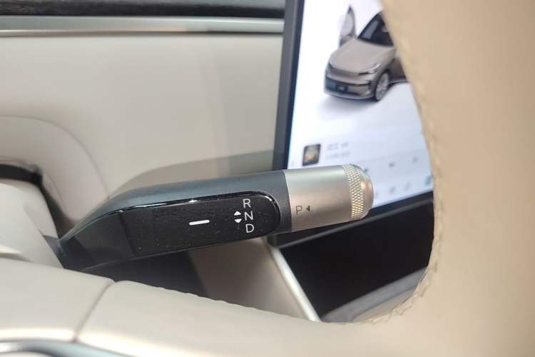 Used ONVO Luxeed L90 2025 Model—Max Six-Seater Version Gear Lever