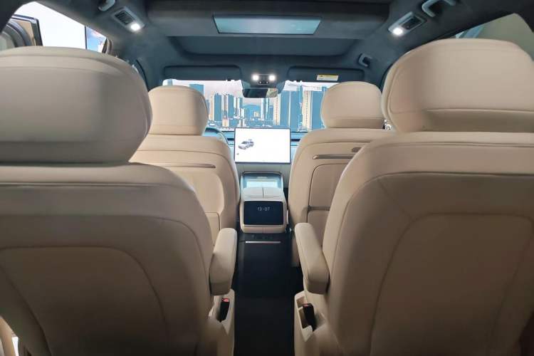 Used ONVO Luxeed L90 2025 Model—Max Six-Seater Version Headliner