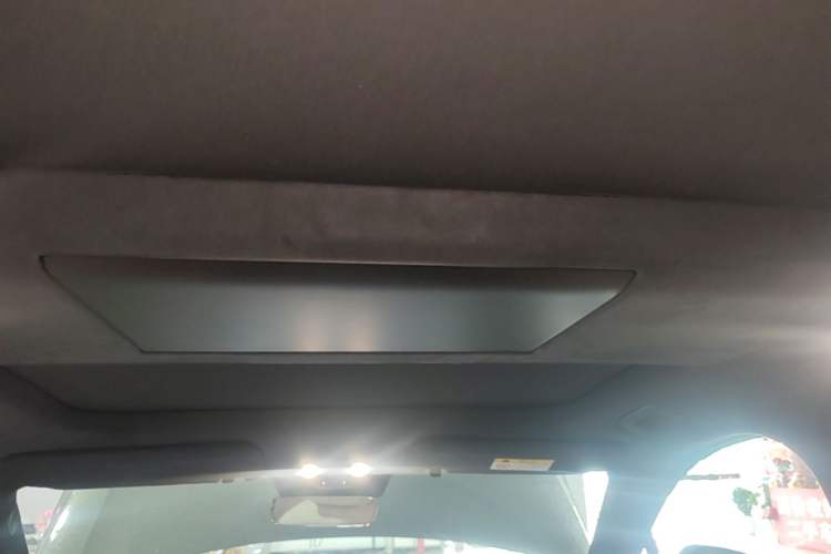 Used ONVO Luxeed L90 2025 Model—Ultra Six-Seater Version Headliner