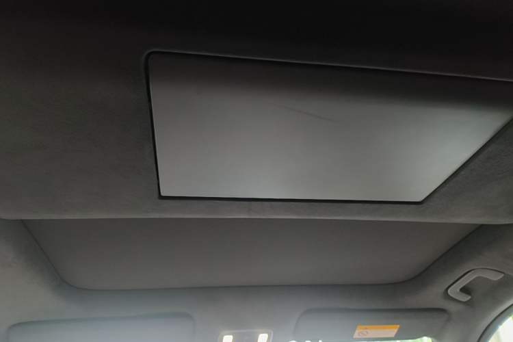 Used ONVO Luxeed L90 2025 Model—Max Six-Seater Version Headliner