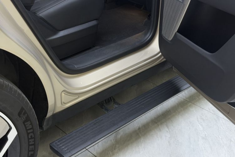 Used ONVO Luxeed L90 2025 Model Max Six-Seater 60-degree Battery Edition Interior 10