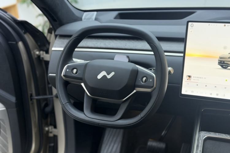 Used ONVO Luxeed L90 2025 Model Max Six-Seater 60-degree Battery Edition Interior 2