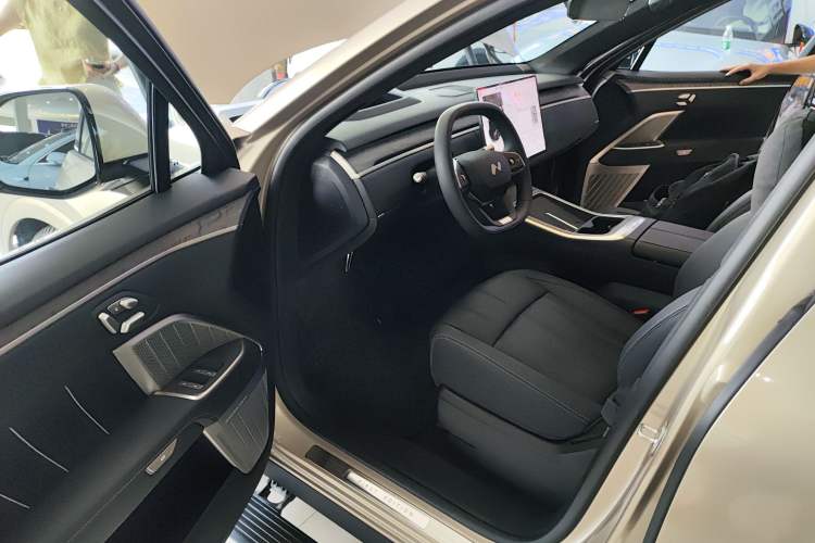 Used ONVO Luxeed L90 2025 Model—Ultra Six-Seater Version Interior 3