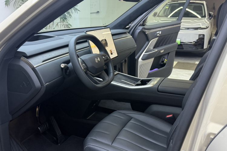 Used ONVO Luxeed L90 2025 Model Max Six-Seater 60-degree Battery Edition Interior 3