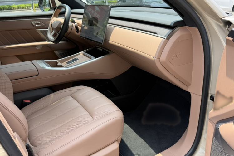 Used ONVO Luxeed L90 2025 Model—Max Six-Seater Version Interior 3