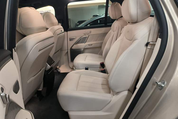 Used ONVO Luxeed L90 2025 Model—Ultra Six-Seater Version Interior 4