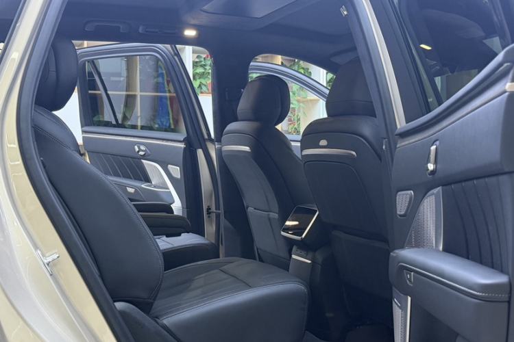 Used ONVO Luxeed L90 2025 Model Max Six-Seater 60-degree Battery Edition Interior 7