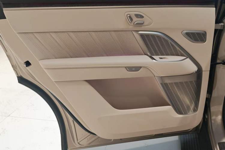 Used ONVO Luxeed L90 2025 Model—Max Six-Seater Version Interior 7