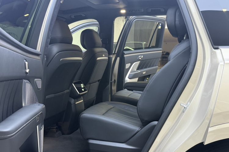 Used ONVO Luxeed L90 2025 Model Max Six-Seater 60-degree Battery Edition Interior 8
