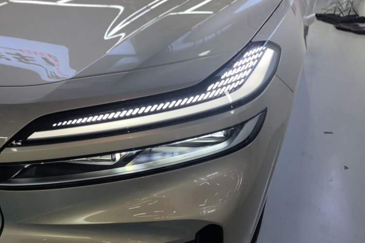 Used ONVO Luxeed L90 2025 Model—Ultra Six-Seater Version Left Front Headlight