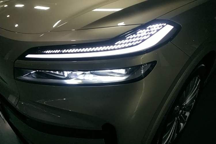 Used ONVO Luxeed L90 2025 Model—Ultra Six-Seater Version Left Front Headlight