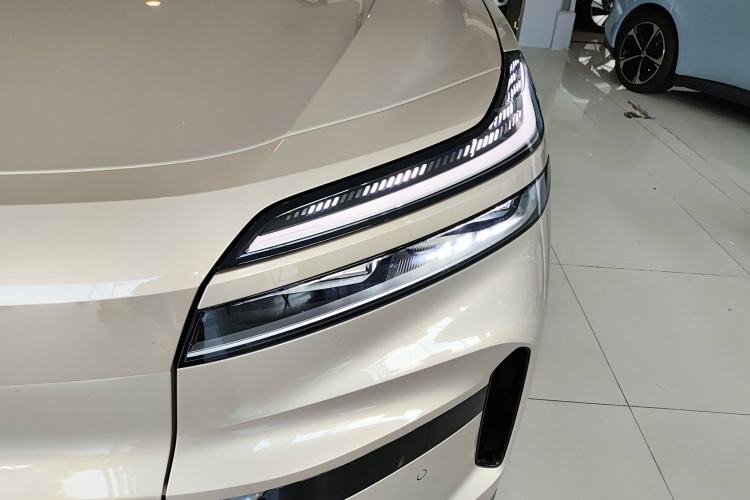 Used ONVO Luxeed L90 2025 Model—Ultra Six-Seater Version Left Front Headlight