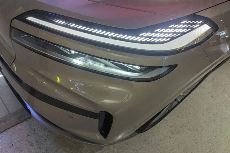 Used ONVO Luxeed L90 2025 Model—Max Six-Seater Version Left Front Headlight